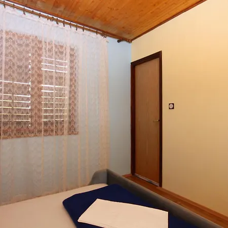 Lejlighed Family-friendly With Swimming Pool Mundanije, Rab - 5072 Mundanije