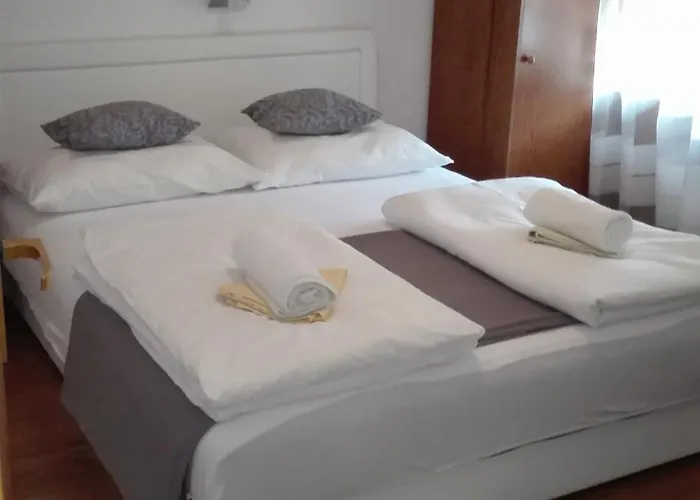 Family-Friendly Apartments With Swimming Pool Mundanije, Rab - 5072 Mundanije