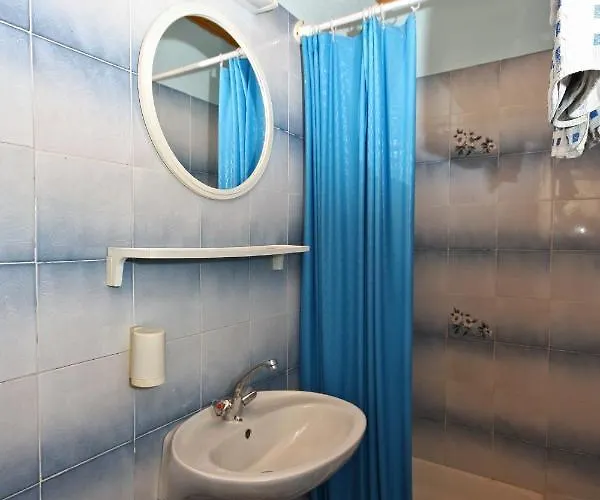 Family-Friendly Apartments With Swimming Pool Mundanije, Rab - 5072 *