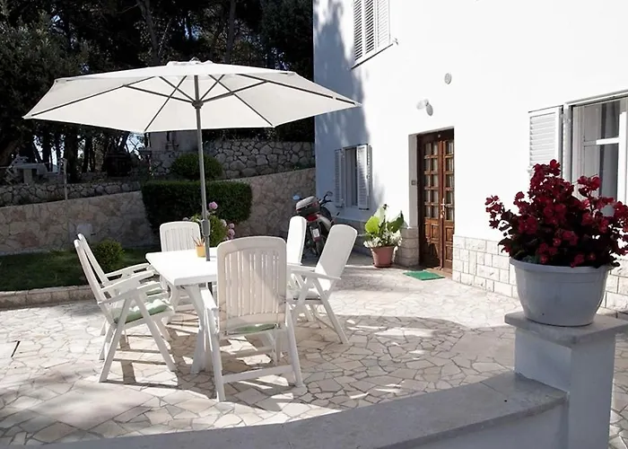 Family-Friendly Apartments With Swimming Pool Mundanije, Rab - 5072