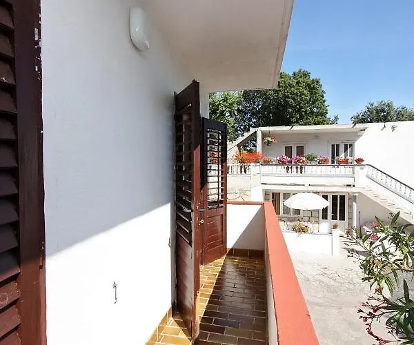 Family-Friendly Apartments With Swimming Pool Mundanije, Rab - 5072 *