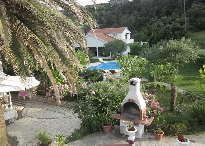 Family-Friendly Apartments With Swimming Pool Mundanije, Rab - 5072 * Mundanije