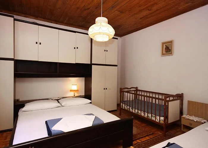 Family-Friendly Apartments With Swimming Pool Mundanije, Rab - 5072