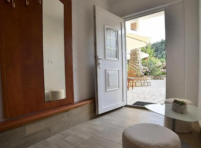 Lägenhet Family-Friendly Apartments With Swimming Pool Mundanije, Rab - 5072