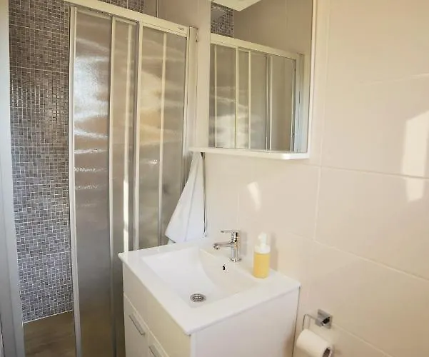 Family-Friendly Apartments With Swimming Pool Mundanije, Rab - 5072 Mundanije