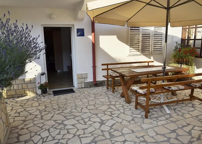 Family-Friendly Apartments With Swimming Pool Mundanije, Rab - 5072 Mundanije